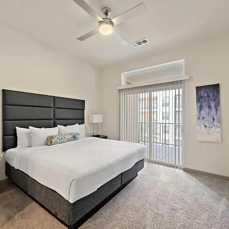 Renu At Downtown Houston Apartment